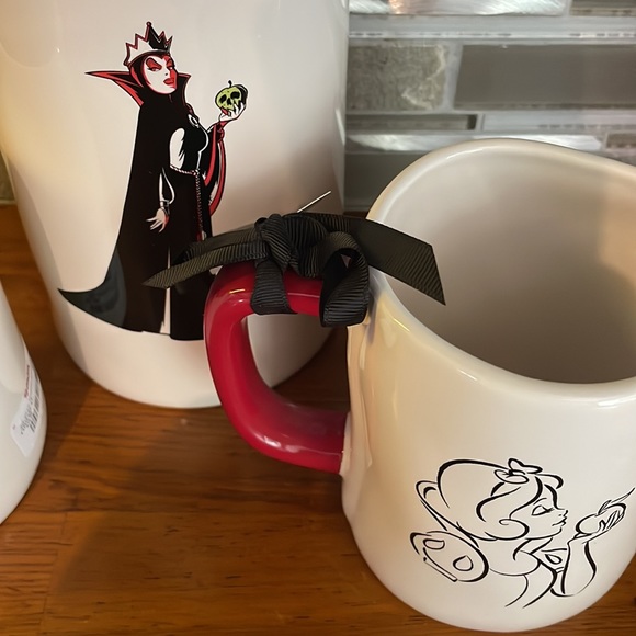 Rae Dunn Disney’s Snow white mug set with canister - Picture 4 of 5